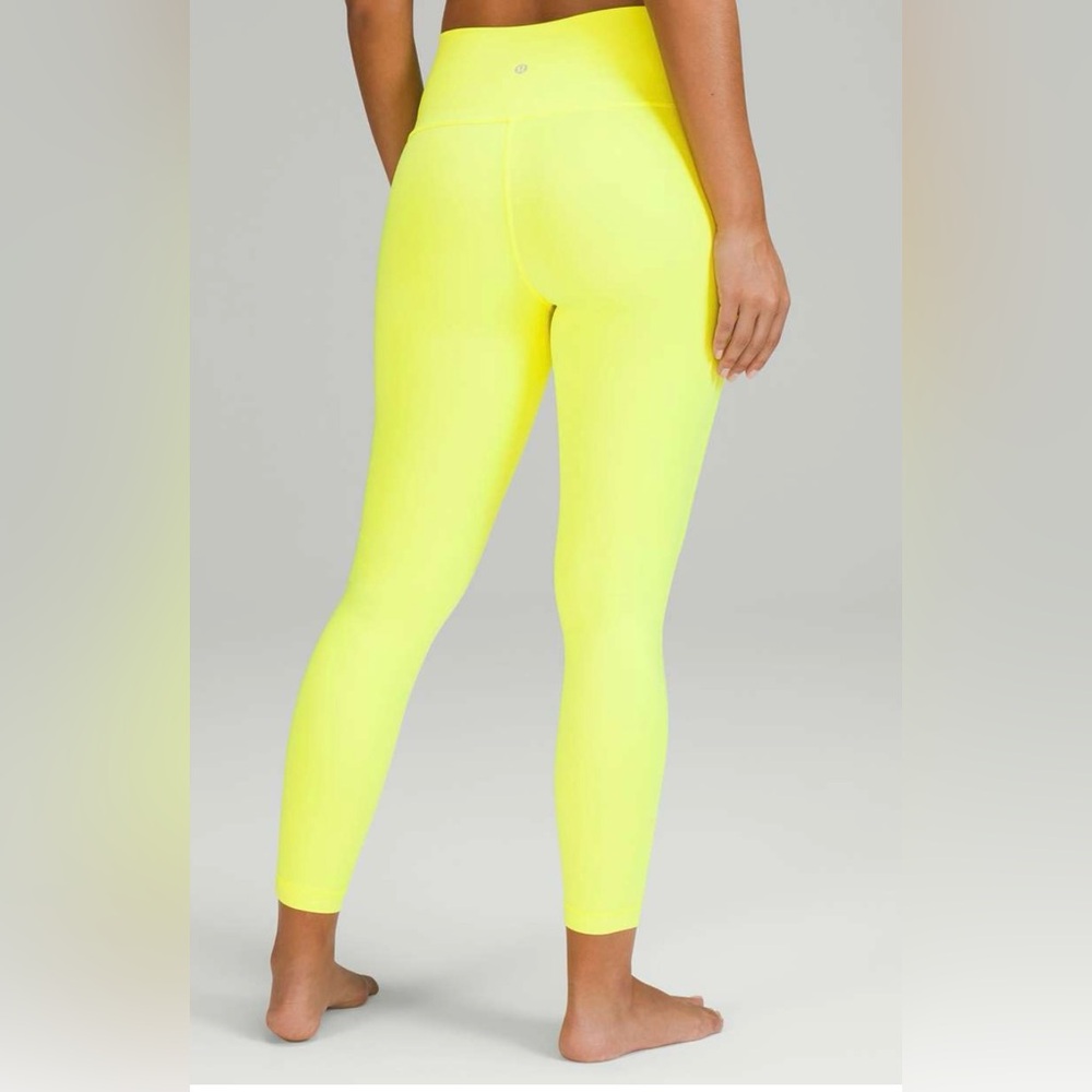 Lululemon wunder-under leggings
Size 4